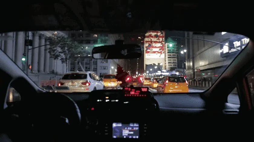 Intérieur d'un taxi, illustration de la conscience situationnelle au quotidien