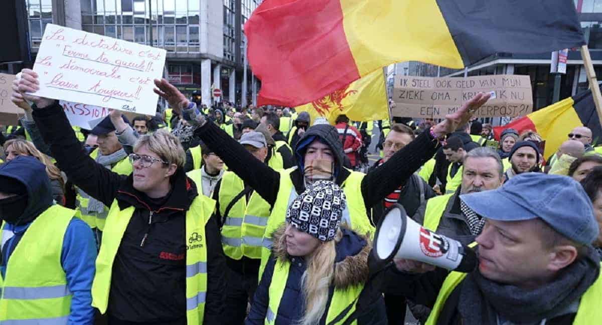 Les Protestations Du Gilet Jaune Français Se Propagent | Québec Preppers Les protestations du gilet jaune français se propagent