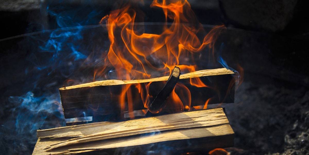 Apprenez les techniques de base pour allumer un feu