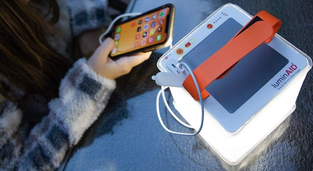 Lanterne Solaire Pliable LuminAID Titan | Québec Preppers Lanterne Solaire Pliable LuminAID Titan